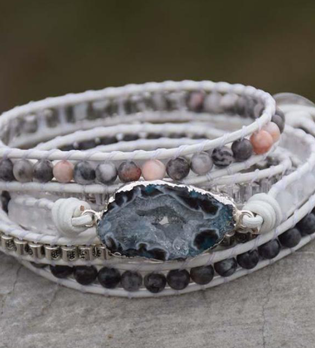Pulsera Envoltura de piel de labradorita natural, jade blanco y piedra drúcida