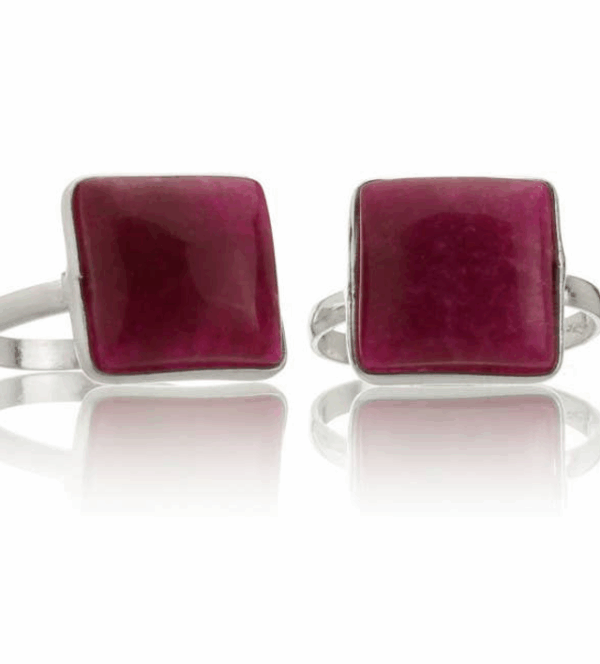 Anillo de piedra natural y plata modelo cuadrado básico. Rubi (corindon ) Anillo de piedra natural y plata modelo cuadrado básico. Rubi (corindon )