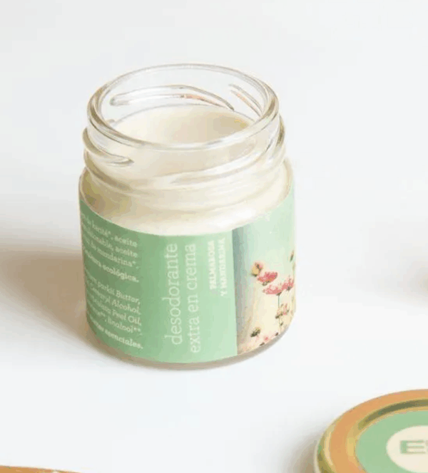 Desodorante extra en crema. Desodorante extra en crema.