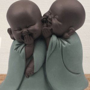 Estatua 2 monjes susurrantes