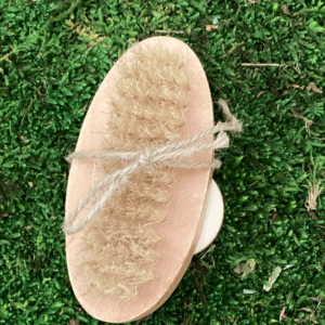 Cepillo de madera para uñas