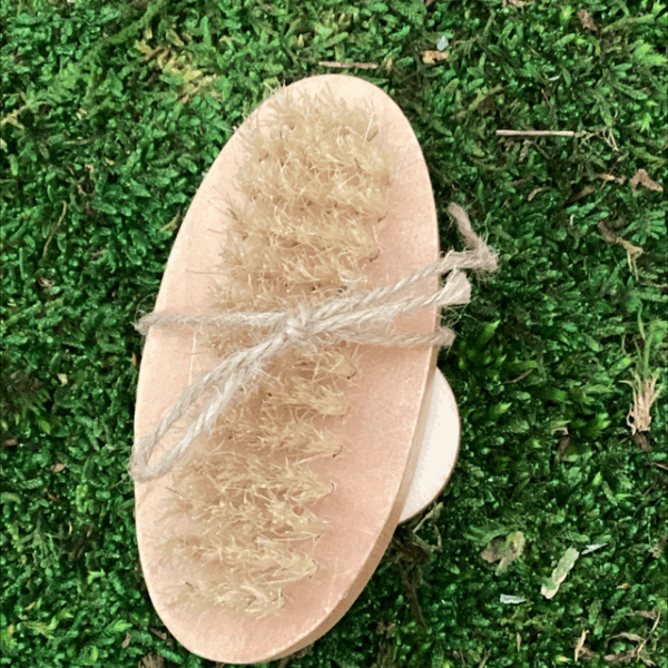 Cepillo de madera para uñas