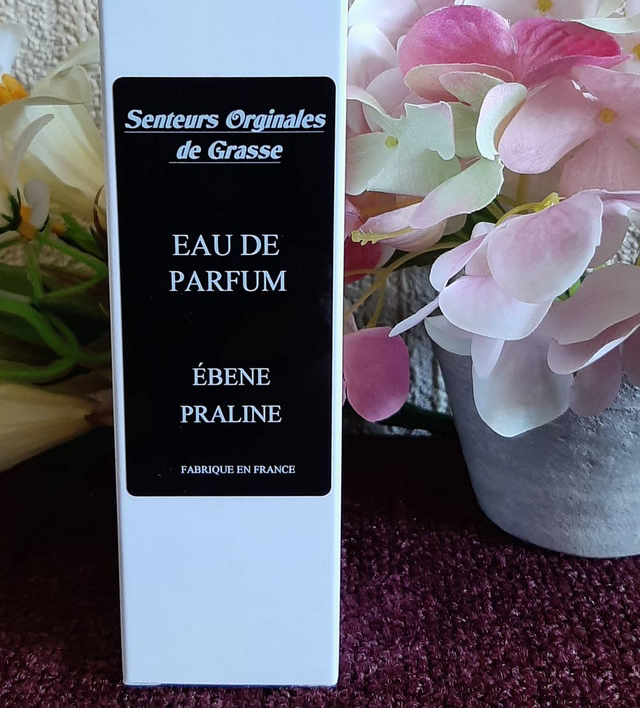 EAU DE PARFUM PARA HOMBRE EBONY – PRALINE