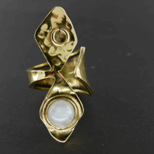 Anillo de Bronce con Piedra Luna y Rombo Ajustable