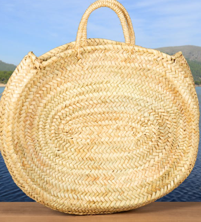 Cesta ovalada mediana con asas cortas de cuerda